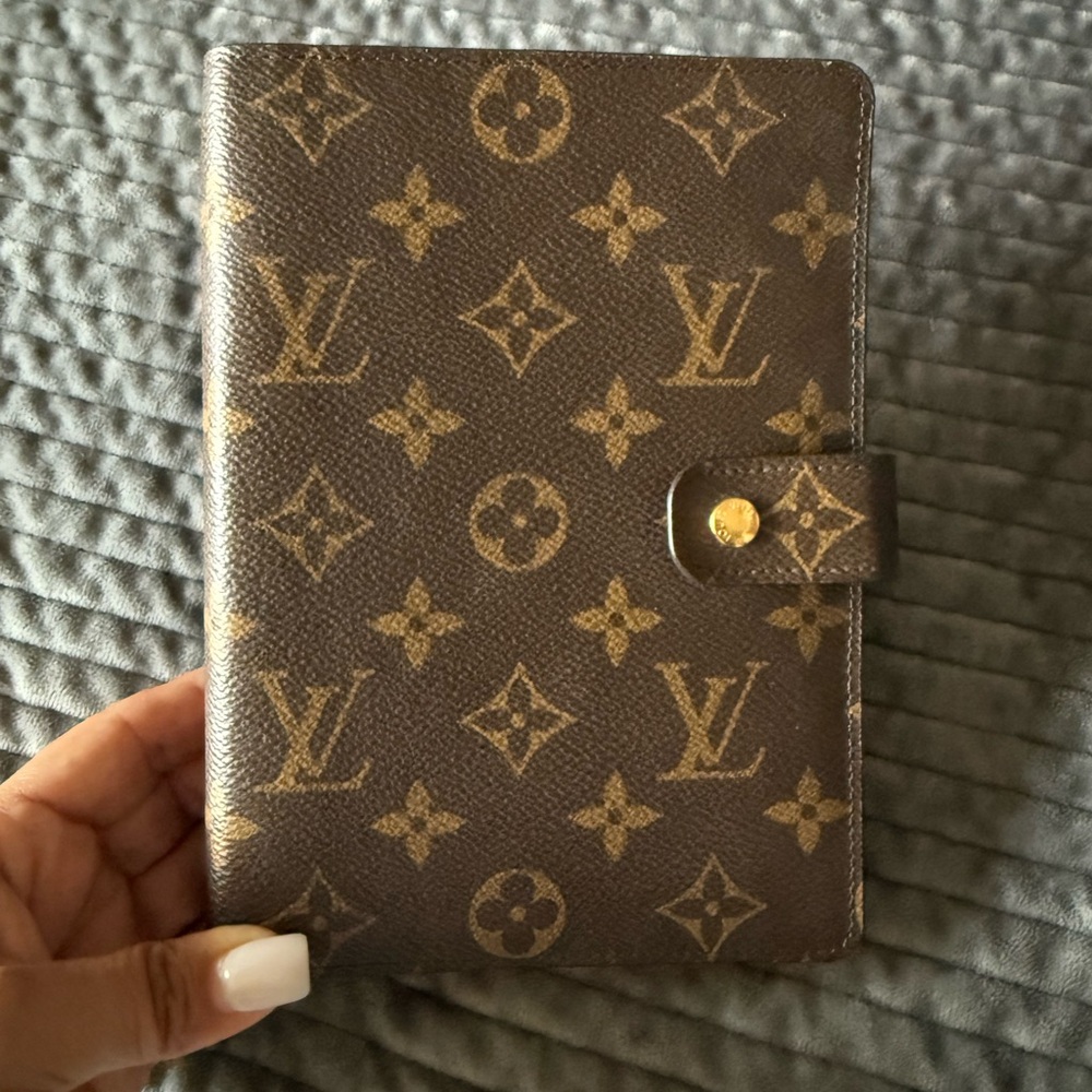 Louis Vuitton Medium Ring Agenda Cover